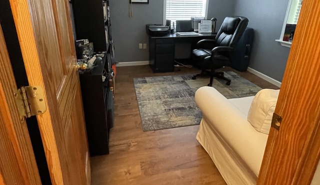 Quiet, meticulously clean house close to beaches, and shopping.