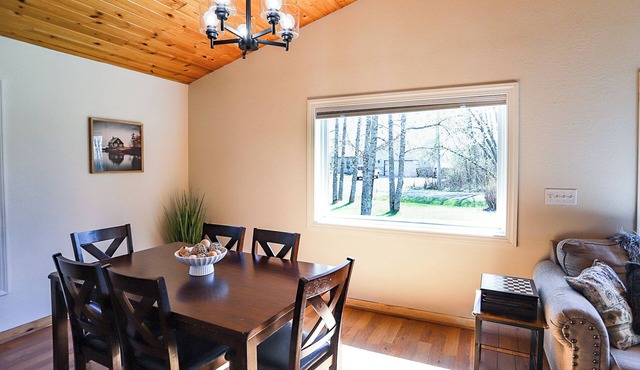 Quiet Superior Retreat: Minutes to Duluth & Lake Superior!