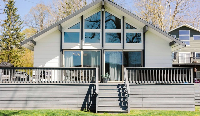 Quiet Upstate NY Waterfront Lakehouse