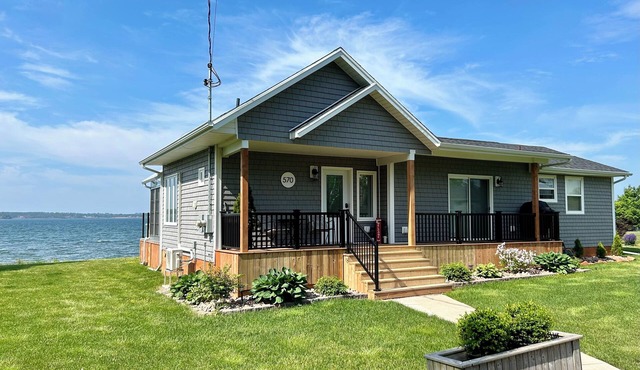 Quiet Waterfront Cottage Close To Charlottetown