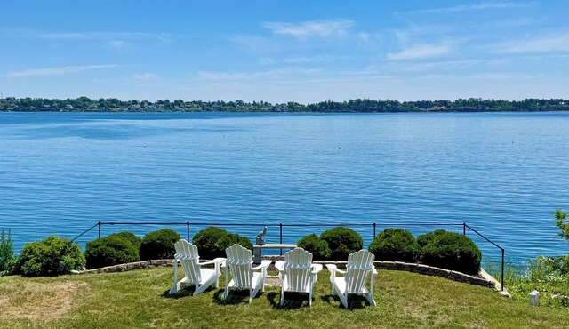 Quintessential seaside cottage in beautiful Pott's Point