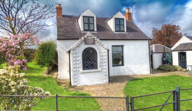 Quirky Historic Cottage in the Scottish Borders