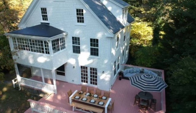 Quissett Landing | Sleeps 12 | Walk to The Knob