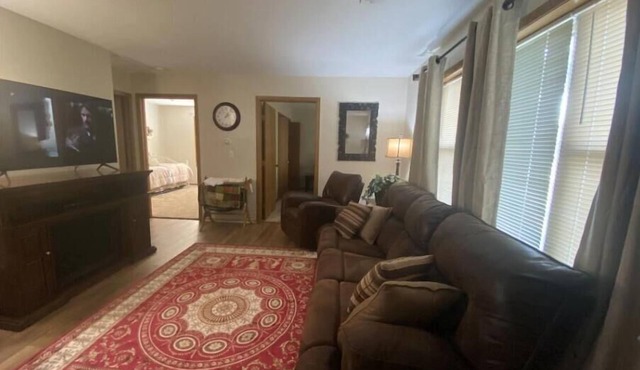 R Place - Peaceful and quiet apartment! Easy access to all surrounding area.