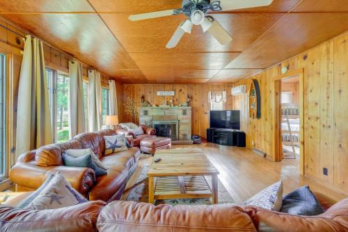 Rapid City Cottage w/Patio Near Beach Access!