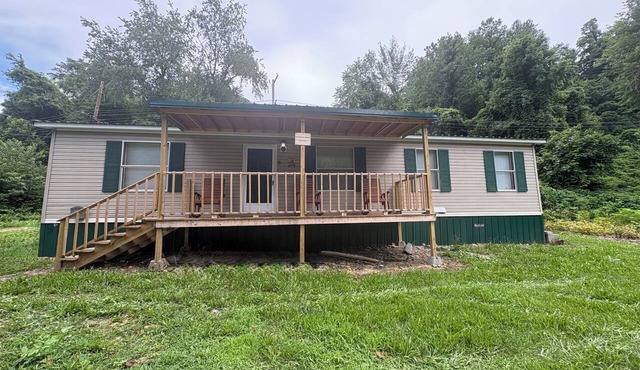 RARE FIND Hatfield and McCoy Hideaway. Five minutes from H&M cemetery/trail