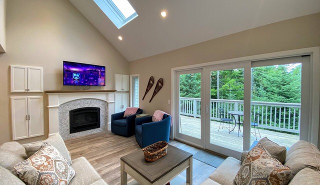 Rb24 Renovated, AC, Ski-in out Bretton Woods Townhome
