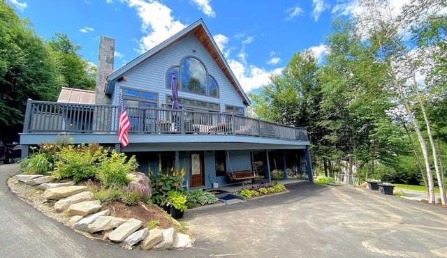 RE53 Beautiful Bretton Woods slopeside home, amazing views! AC, Hot Tub, Pool Table, Dog Friendly!