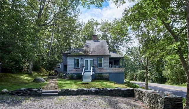 Recently Renovated Home Minutes from Ocean Point