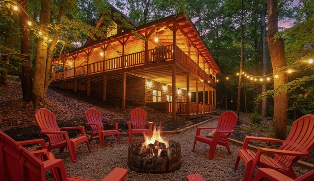 Red Fox Cabin | Hocking Hills, Hot Tub, EV Charger