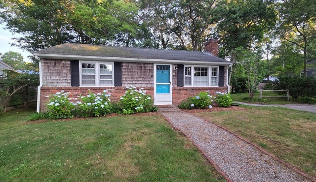 Reduced 8/8-15 Beach 0.7 Mi walk- Craigville & Covell. A/C, bikes.