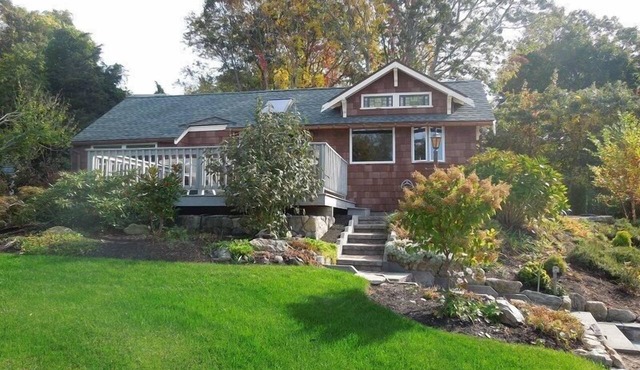 Refurbished Cottage with Views of Town Cove (1038)