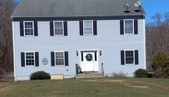 Rehoboth ma 5 miles to pro v ri and 35 min to Newport 4 golf course in 5 miles