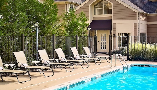 Relax and Unwind! Kitchen, Free Parking, Onsite Pool, Pet-friendly Property