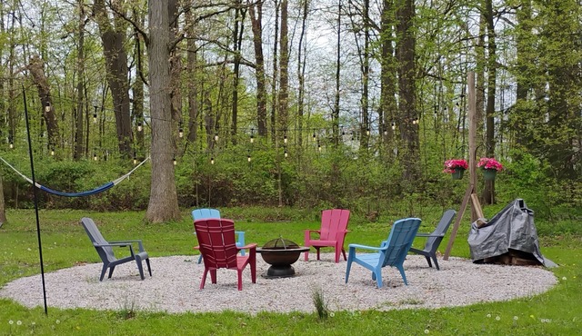 Relax by the fire? Walk trails? Fish? Get away for the holiday, Book now!
