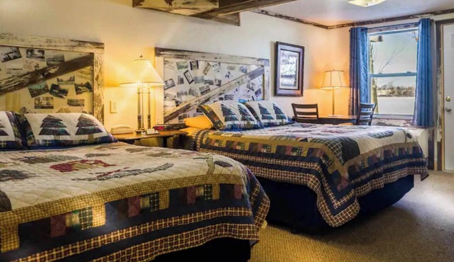 Relax by the lake in Room 10 - The Antique Room - Curriers Lakeview