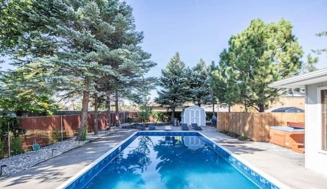 Relax in Style: Spacious 5 Bed Home with a Hot Tub