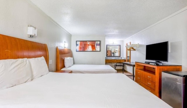 Relaxing 3-Unit Stay at Garden Inn – Close to Local Eateries with Free Parking