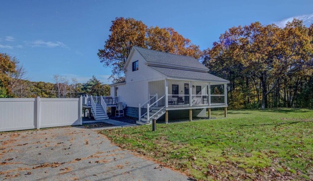 Relaxing Coastal Escape Near Beaches with Hot Tub