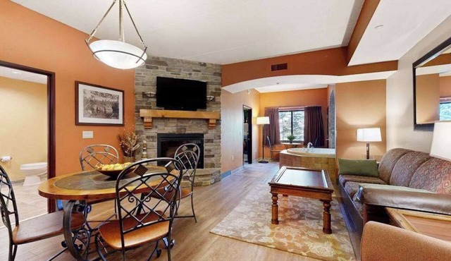 Relaxing Dells Condo | Discounted Adventure Access Perk
