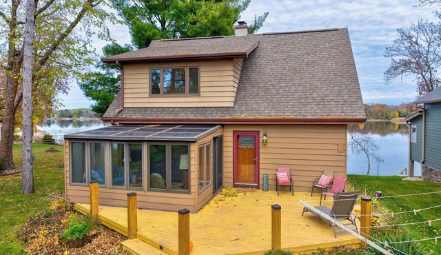 Relaxing Lakefront Retreat - 4 Bedrooms - Sleeps 8 - Stunning Views