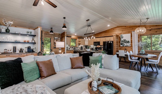 Relaxing Lakehouse Retreat near Wisconsin Dells