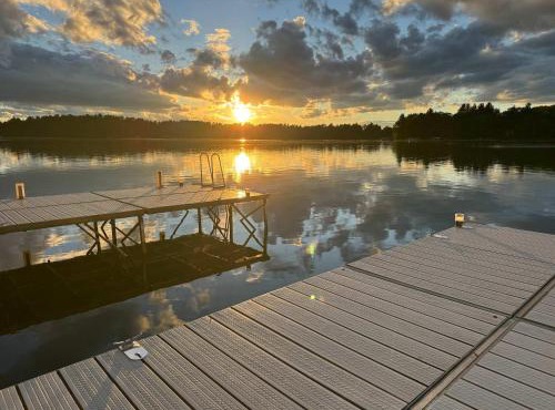 Remodeled 4BR 2 5BA Peninsula Lakehouse at 5RK Ranch Lakeside Private Sandy Shoreline Fireplace & Decks Hayward WI