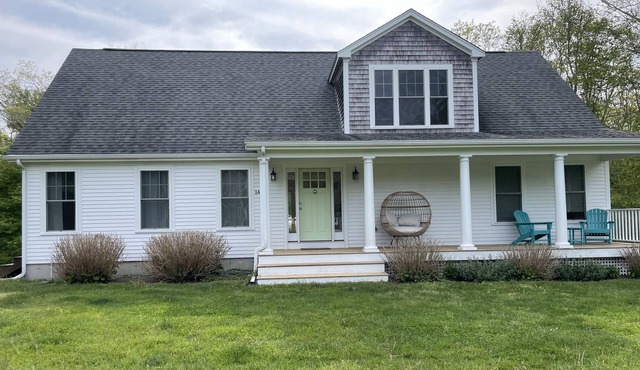 Remodeled Acoaxet home w/2 passes at Atlantic Beach Club