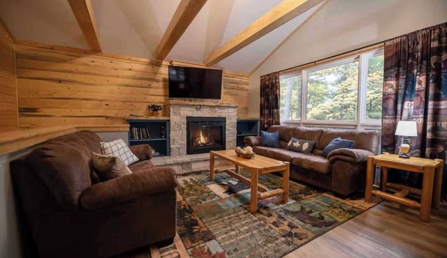 Remodeled cozy home on the AuTrain River w/gas fireplace
