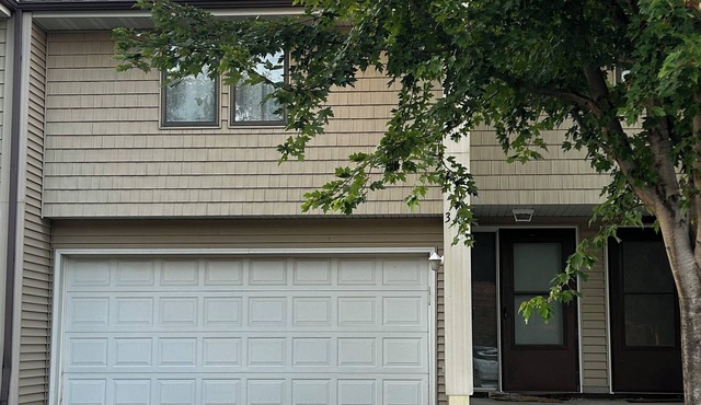 Remodeled Townhome - Close to The Lake - Quaint Downtown - The Hospital