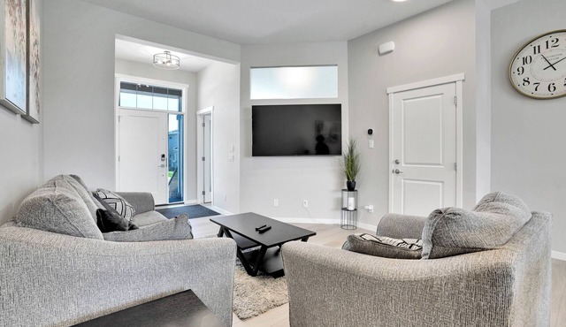 Remote Work Ready/AC/Lake Access/Near South Health Campus/Games