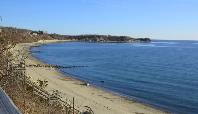 Renovated beach house w/fenced in yard, AC, waterviews & beach across street!