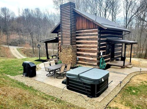 Renovated Cottage with Spa Surrounded by Beautiful Hiking Trails by Tappan Lake in Ohio