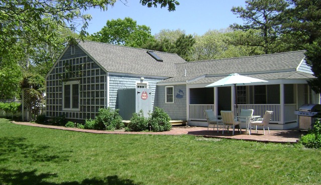 Renovated Cottage with nice yard and homey interior