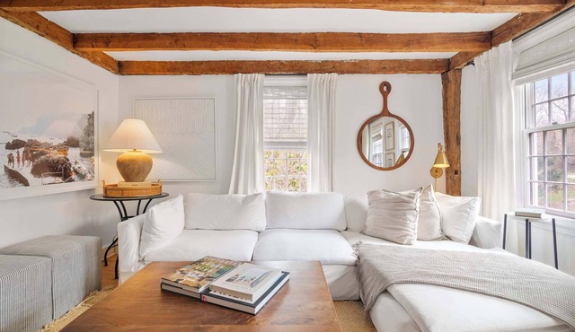 Renovated Cozy Cabin 5 Min to Beach!
