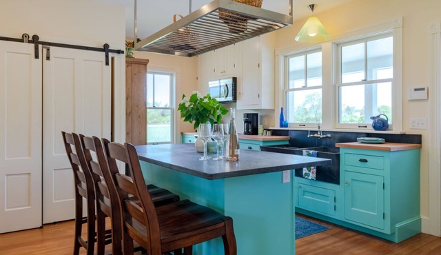Renovated Matunuck Farmhouse with private access to Potters Pond