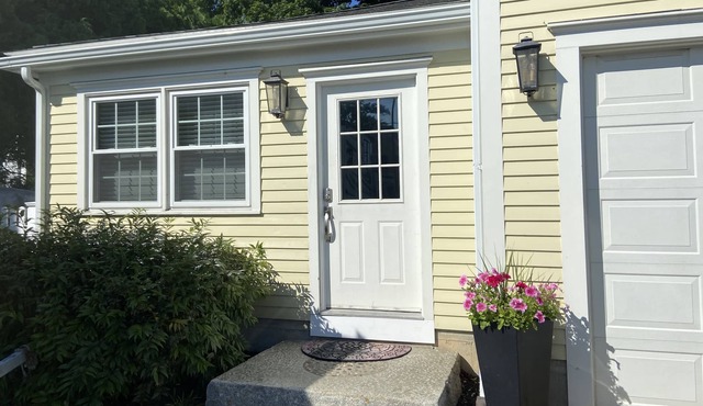 Renovated Private Studio Near Beach and Shopping