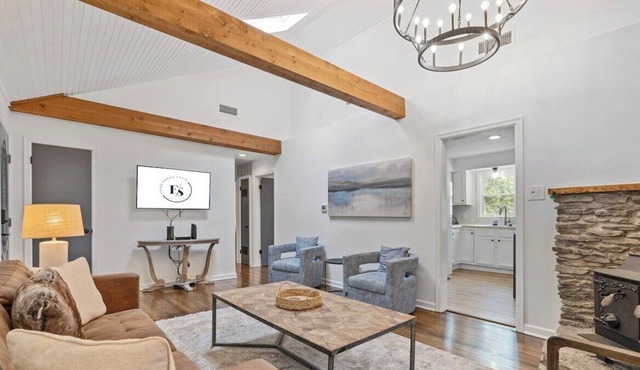 Renovated Retreat- New,Close to D’town!