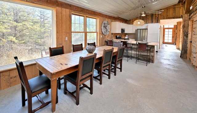 Renovated Rustic Lodge/Historic property. Hike, fish, star gaze. w/artist studio