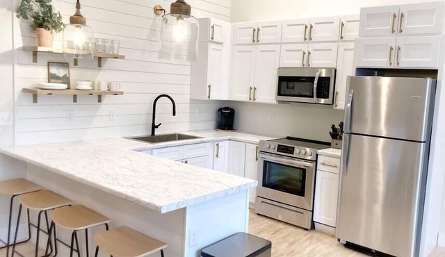 Renovated Townhouse On The Water #4