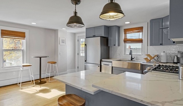 Renovated Water Haus ⎥ +8 beds ⎥ Historic Waterfront