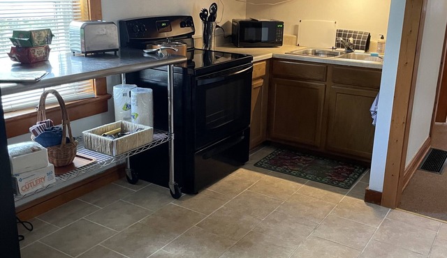Rent by the month ,fully furnished.Centrally located, cozy & clean.