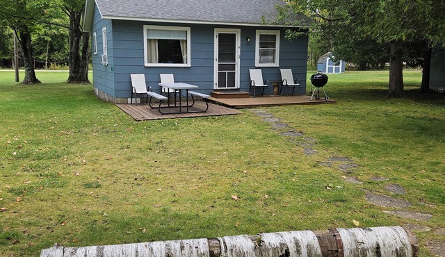 Resort cottage on Big Glen Lake! Kayaks & fire pit!