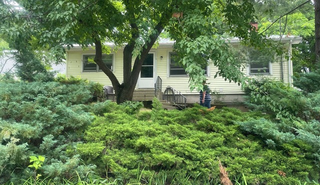 Resort cottages on 650’ of frontage to Hamlin lake.