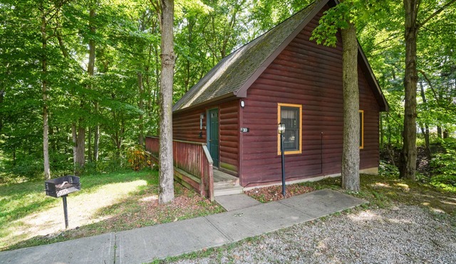 Retreat Cabin #10 | Hocking Hills, 2BR Cabin