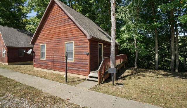 Retreat Cabin #4 | Hocking Hills, Pet Friendly