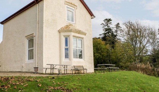 RIECHIP, pet friendly, character holiday cottage in Dunkeld