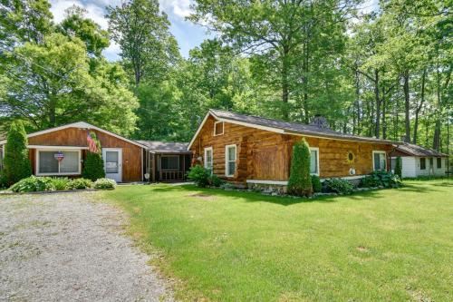 Rifle Lake Cabin! Michigan Outdoor Adventure Pad