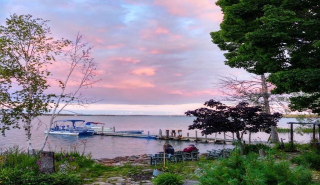 River Cabin at Sweet Retreat Waterfront Escape
