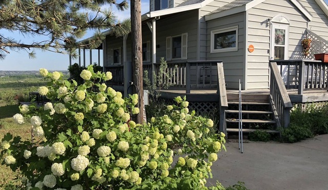 River Hacienda #2 - Private Daylight Basement Apt with view of Missouri River